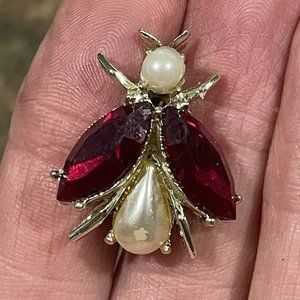 Vintage DODDS red Foil back Bee Faux Pearl insect pin